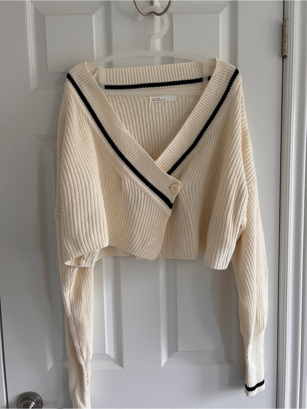 OAK + FORT Cream V-Neck Cropped Sweater with Black Trim